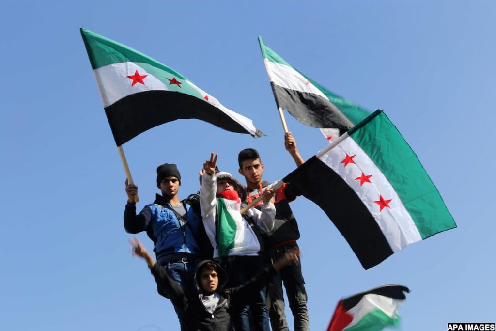 مقال - الفلسطينيون والحرب السورية: بين الحياد والانشقاق
