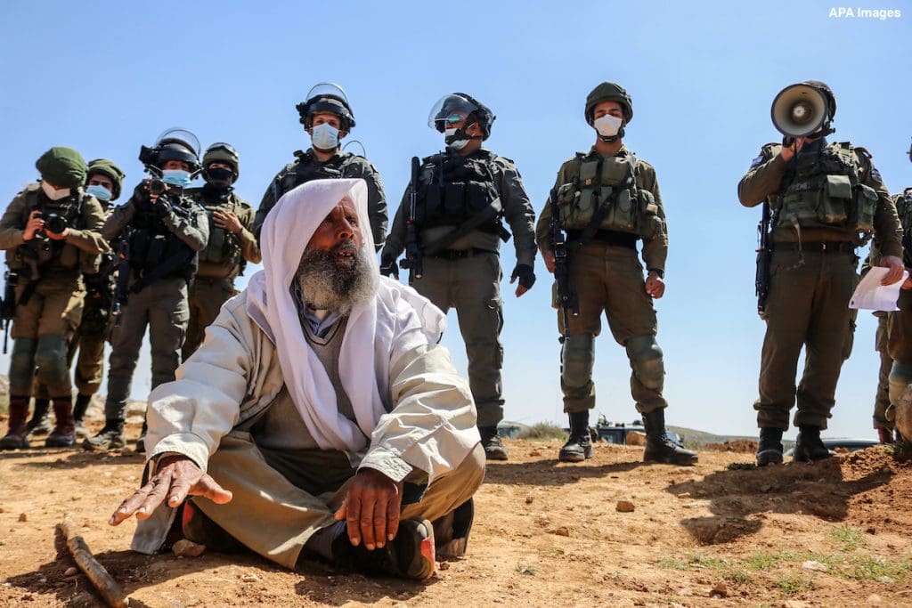 مقال - البدو الفلسطينيون في المحور E-1: نقد مساعدات المانحين