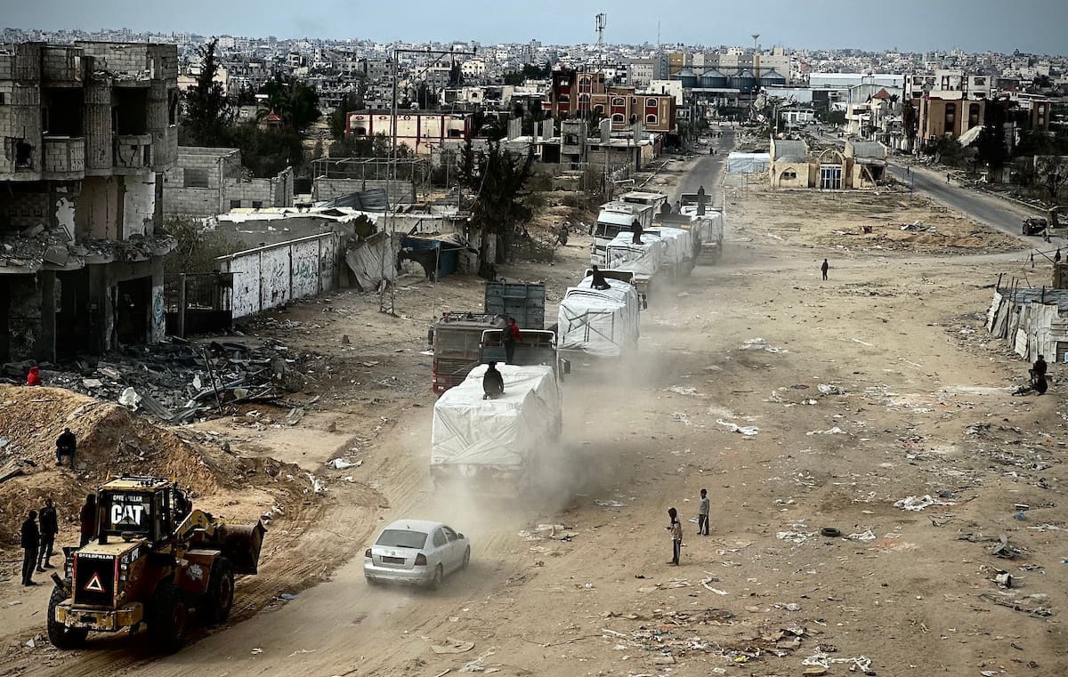 Trucks, carrying humanitarian aid, continues to enter through Kerem Abu Salim Border Gate to Rafah